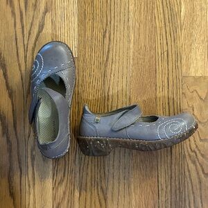 El Naturalista Gray Women's Mules with Stitch Detail